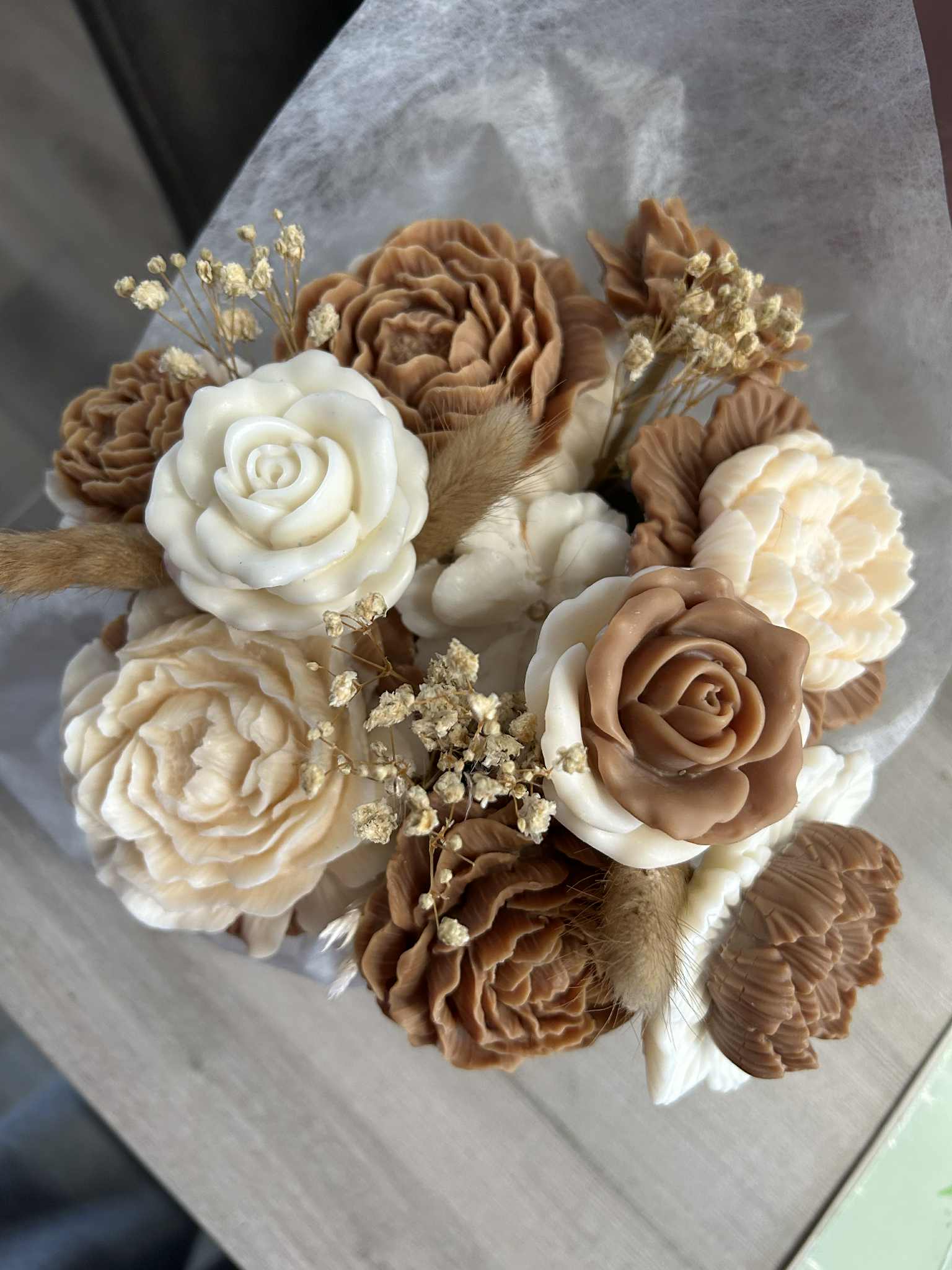 Fondant parfumé Bouquet floral marron et blanc