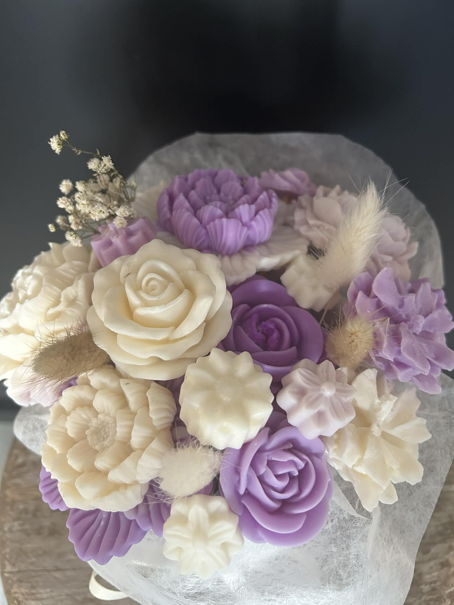 Fondant parfumé Bouquet floral violet et blanc