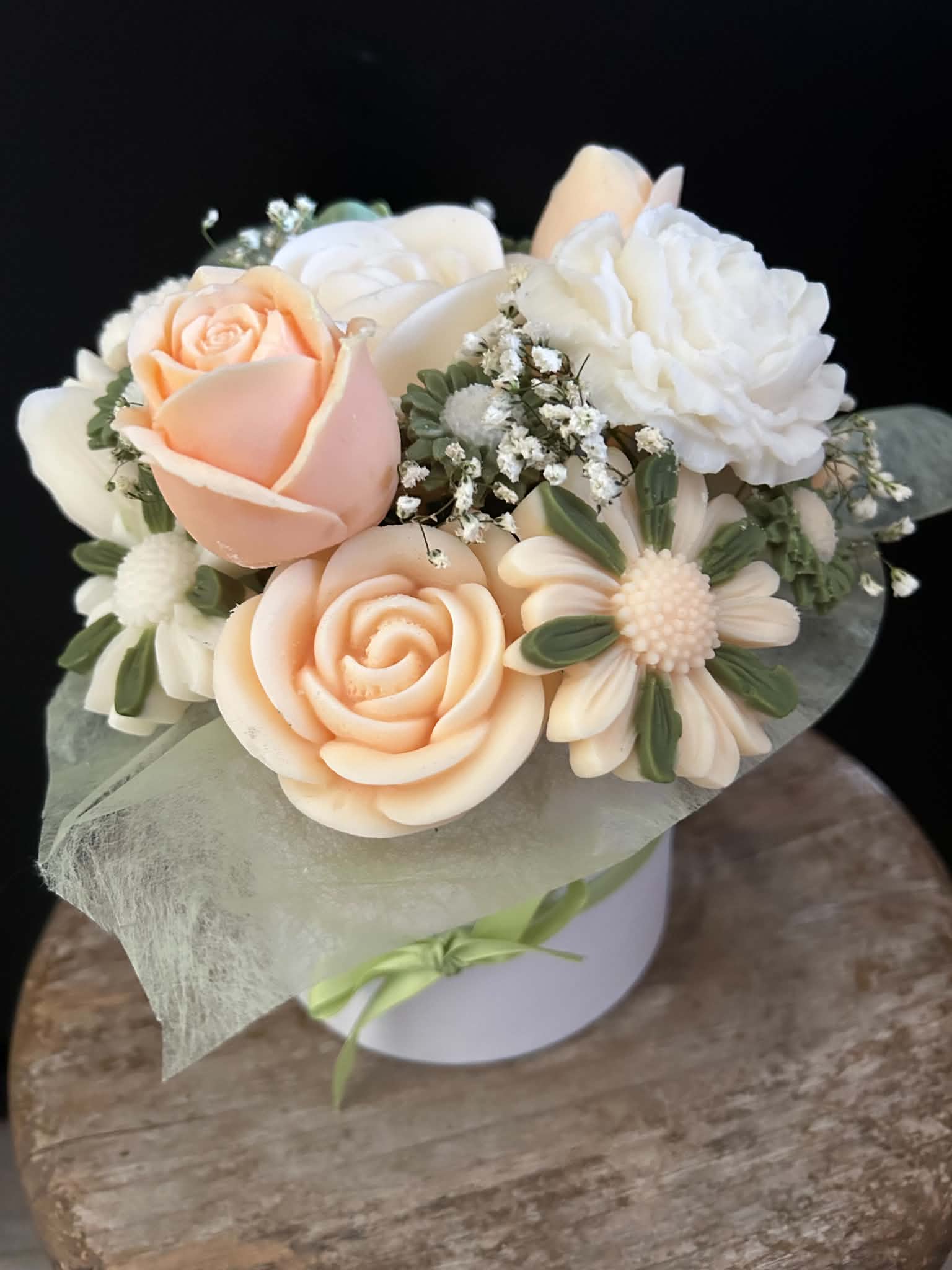 Fondant parfumé Bouquet floral écru et vert
